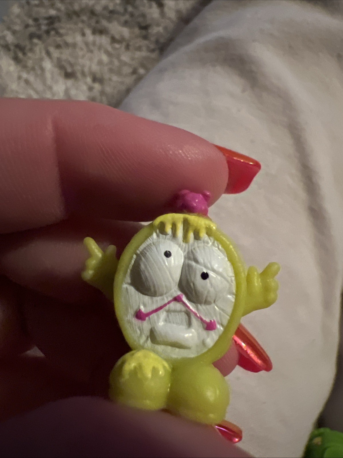 “Cukoo” The Trash Pack Series 2 Yellow Clock – Common -Trashie #226