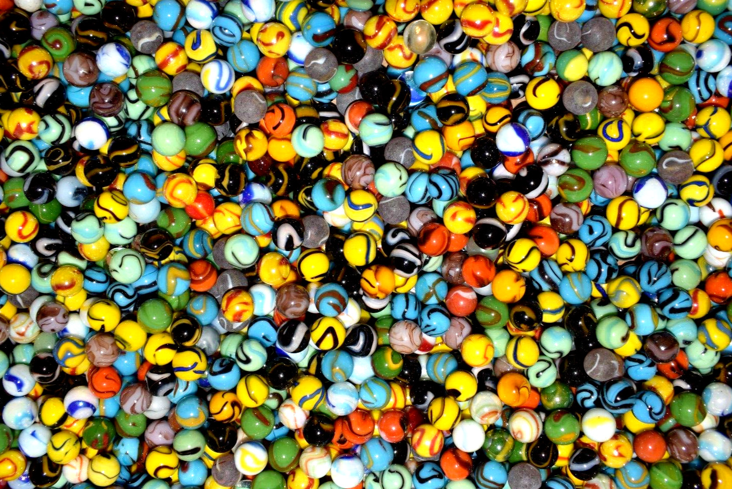 👀➖⏩Lot of 50 Vacor▫🟩⬜🟥 Multi-Color Mixed Runs Swirl Marbles Size .625″ Mint