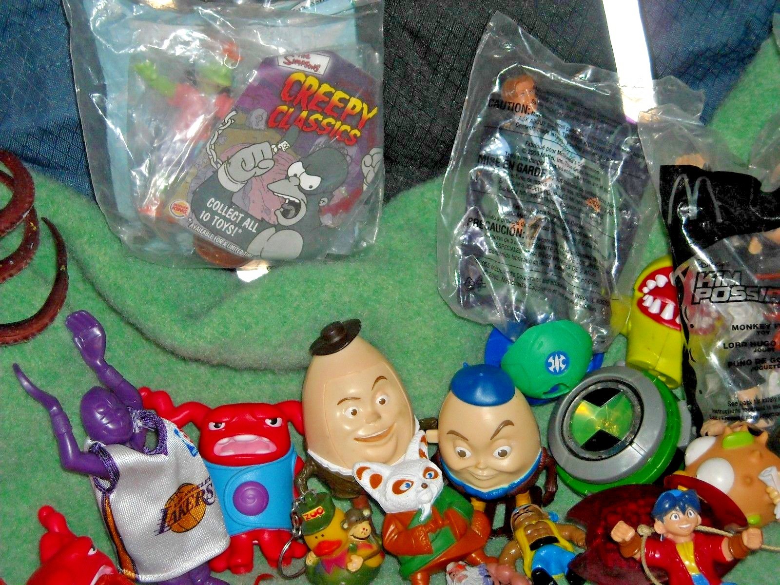 lot 3lbs 14.9 oz inbox of small toys collectables disney cartoons figures cars