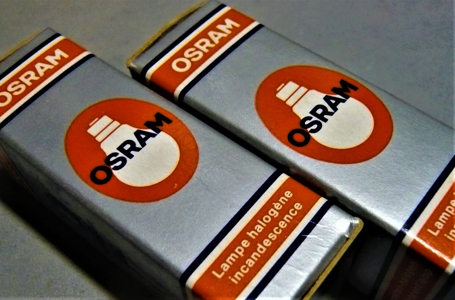 LOT of 2 OSRAM 64425 – 12V/20W Halogen Bulb/lamp 2 pin Base. SEALED !