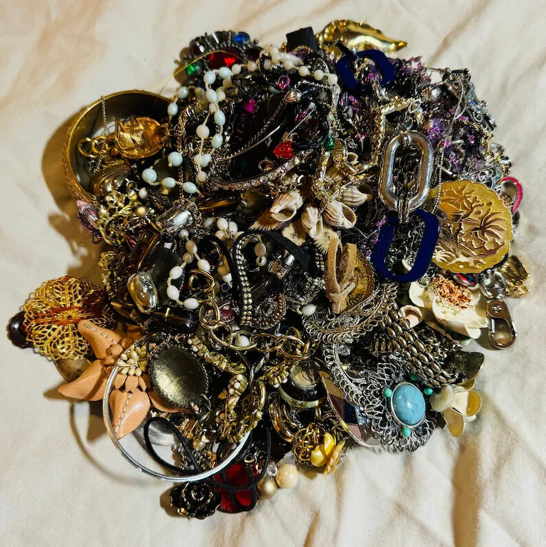 25 Pound Junk Drawer bulk lot-old & new varied items, warehouse clearance TR #22