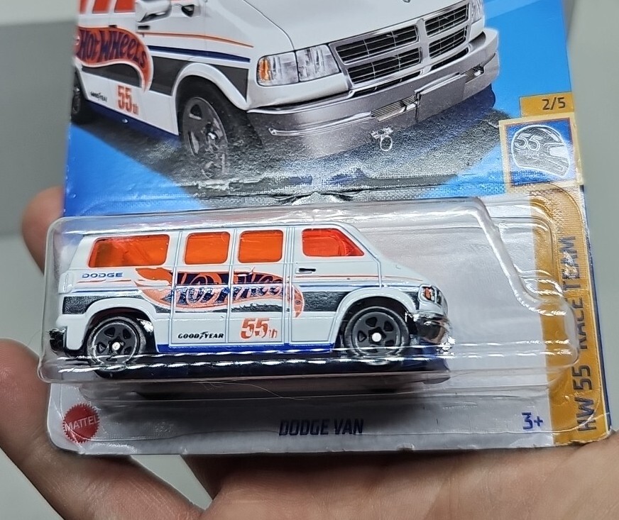 Hot Wheels Dodge Van HW 55 Race Team Series #2/5 White Diecast 1:64 Scale New
