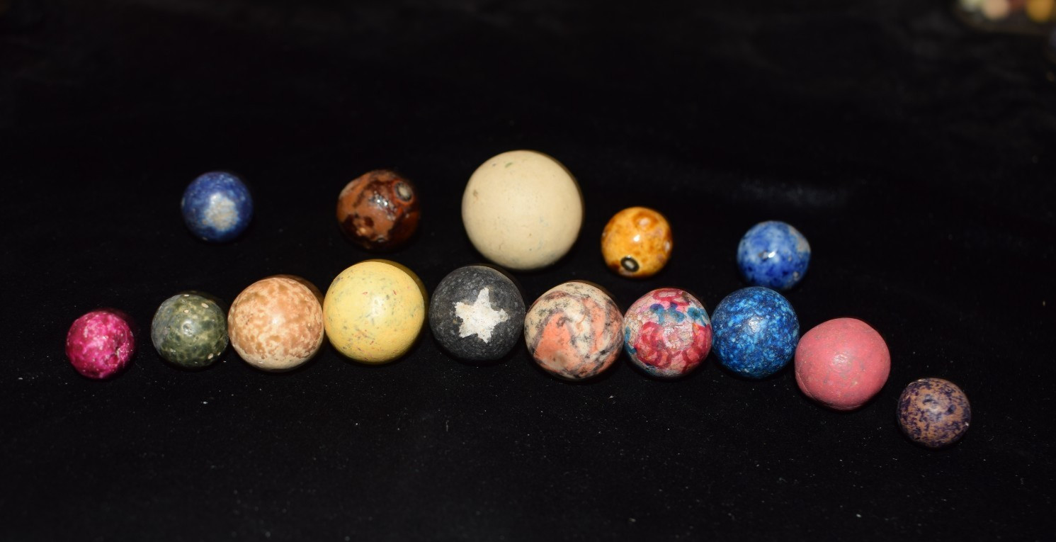 🧐👉Lot of 15⭐🗽⭐1800s Victorina era Antique toy clay mixed marbles &mixed sizes