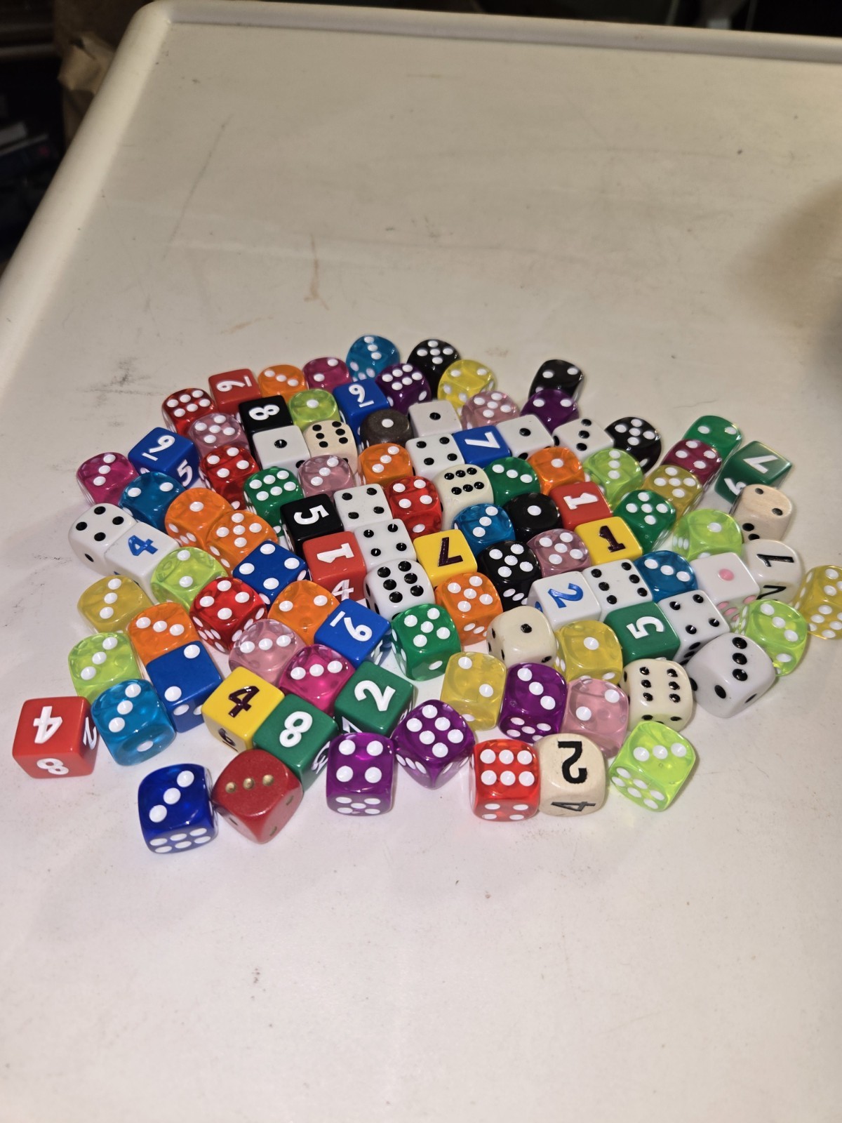 100 Dice Different Numbers And Dots