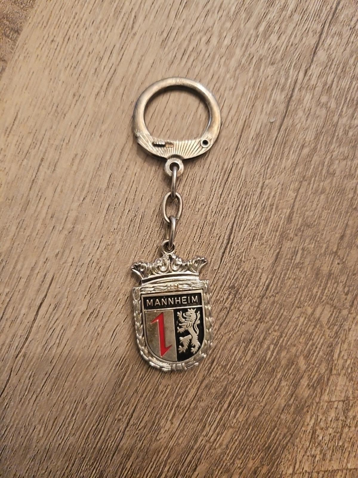 Manheim Religious Very Old Vintage Rare Keychain Key Ring Bin174