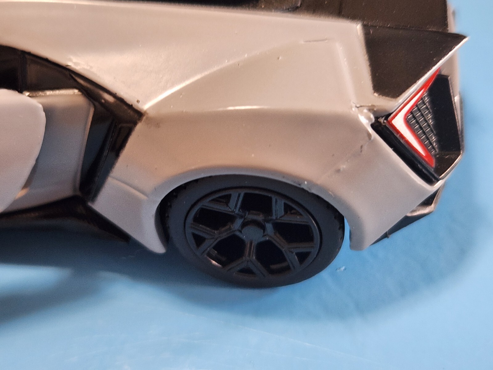 5″ Lykan Hypersport Hyper-Spec Jada Gray Diecast 1:32 Scale Pre Owned Lambo Door