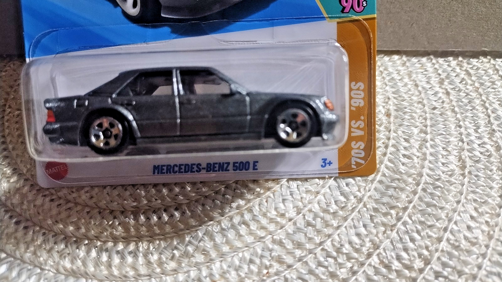 HOT WHEELS MERCEDES-BENZ 500 E GRAY DIECAST 1:64 SCALE ’70S VS. ’90S SERIES NEW