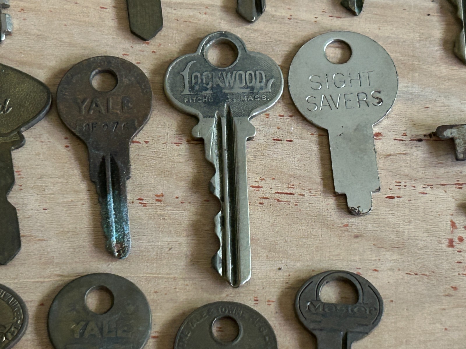 Key Vintage Junk Drawer Lot Of 35+ Keys Unusual Nice Assortment Gramps Estate
