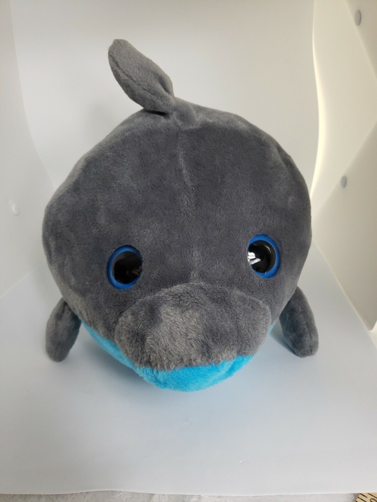 2013 Sea World Mako Shark Plush 10 inch gray blue stuffed animal unisex