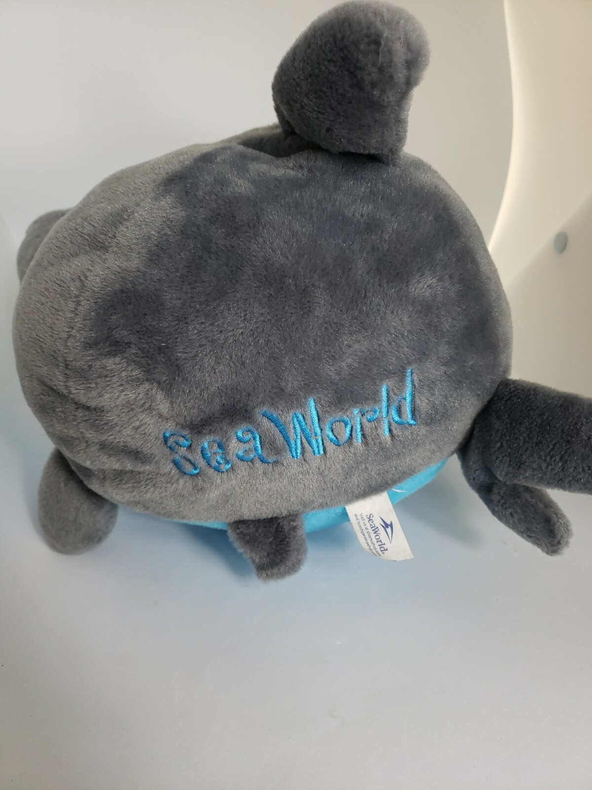2013 Sea World Mako Shark Plush 10 inch gray blue stuffed animal unisex