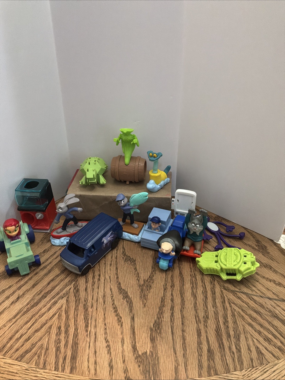 junk drawer toy lot 14 Toys McDonald Burger King