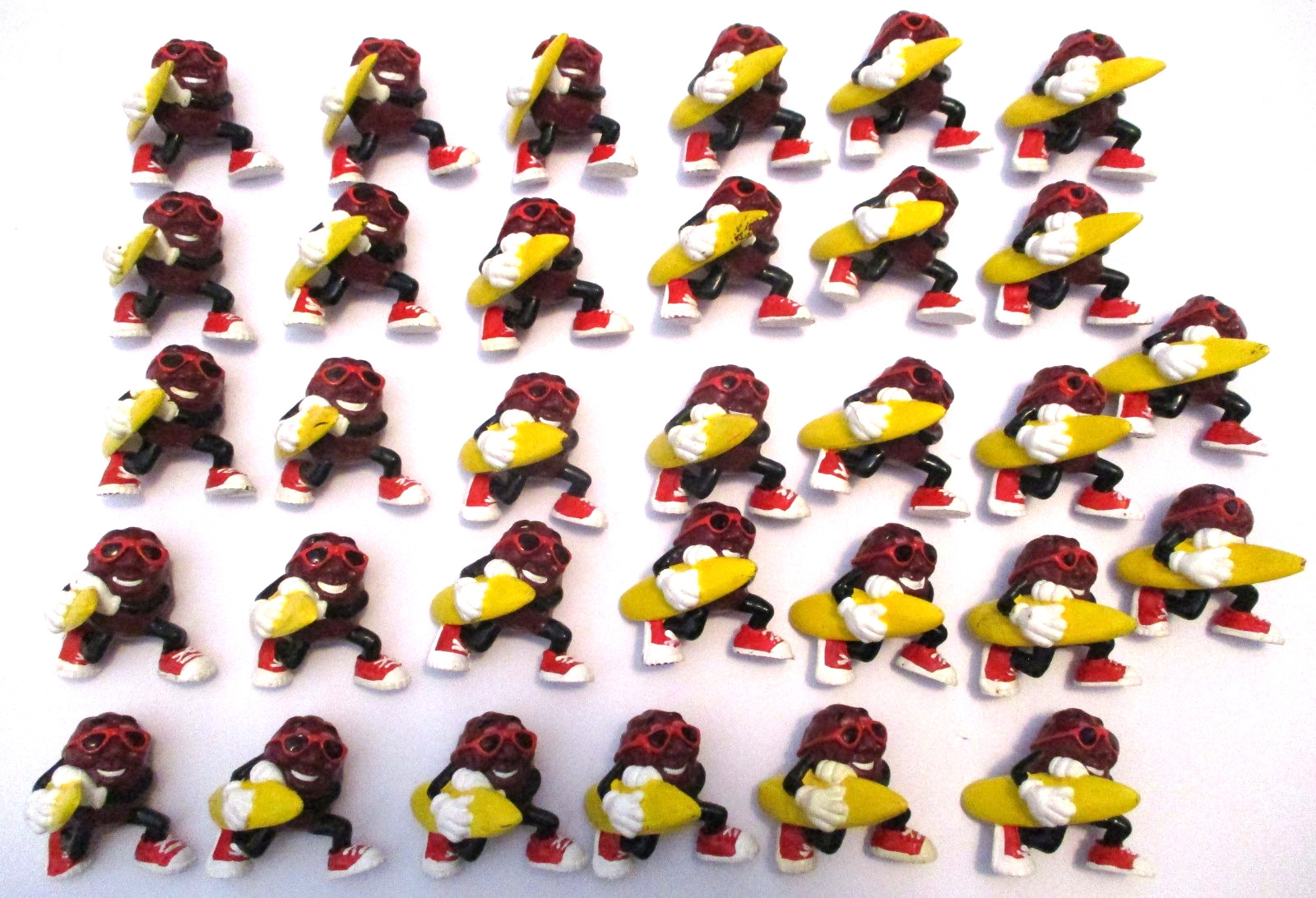 32 VINTAGE HARDEES 1980’s CALIFORNIA RAISINS CHARACTER WAVES WEAVER ACTION TOYS