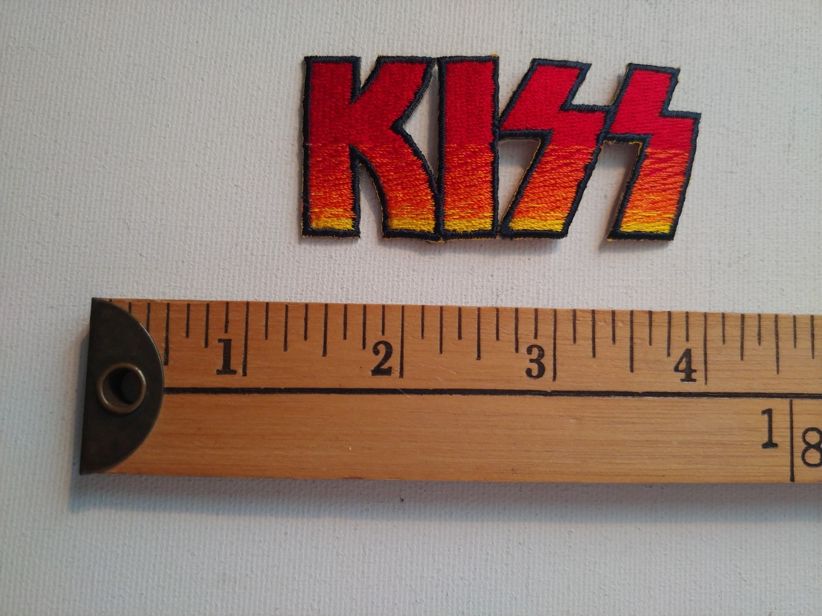 1 VINTAGE 2004 KISS ROCK N ROLL MUSIC BAND PATCH BADGE ECUSSON