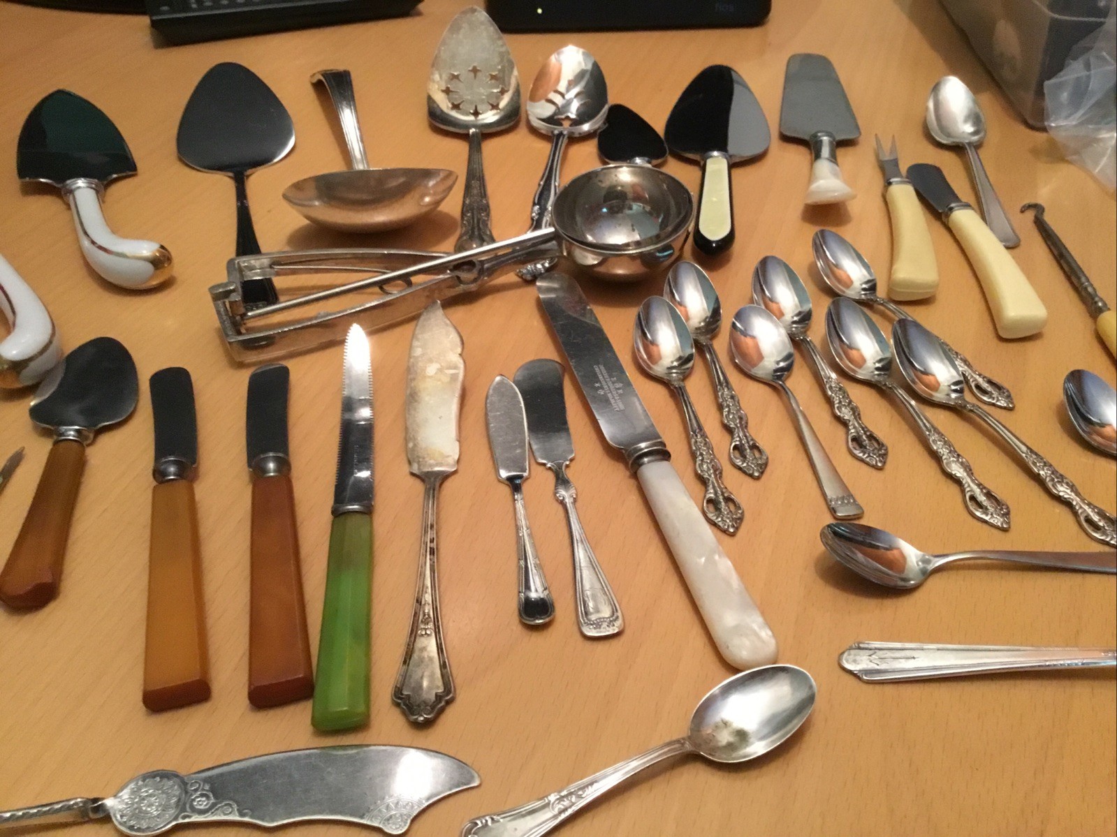 Vintage Kitchen Junk Drawer Lot Spoons- Bakelite – Serving- Cake- Butter- Picks