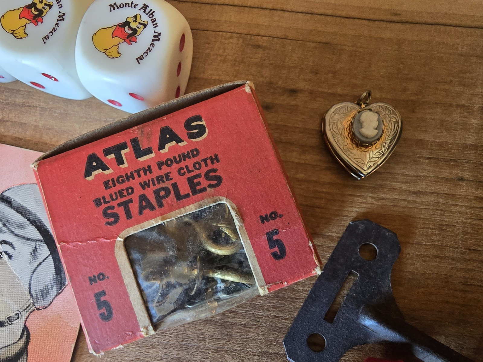 Random no Explanation! Vintage Smalls Lot junk Drawer santa keys Dice MISC ++