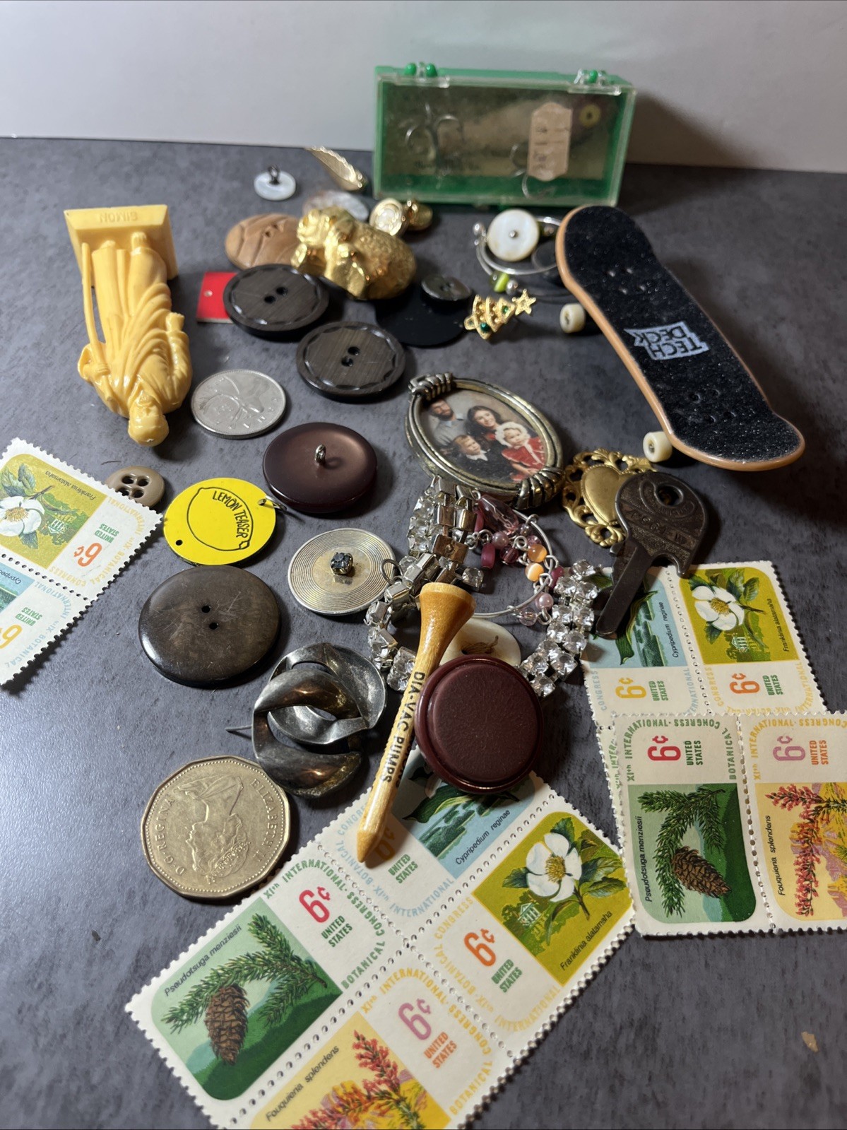 Jewelry, buttons, miscellaneous junk drawer, mixed lot Some Vintage Estate Finds