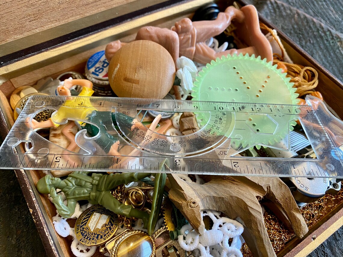 @@LOOK@@-5 lbs of “JUNK DRAWER Bulk Buy Box Lots”, see description details #TNY4