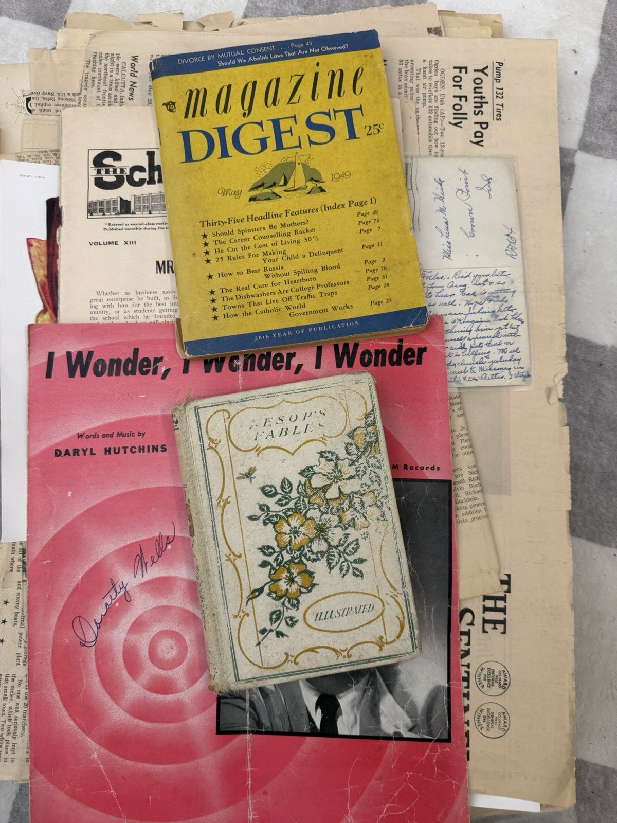 Vintage Paper Lot – Reader’s Digest, Ladies Home Journal, Daily Graphic, etc