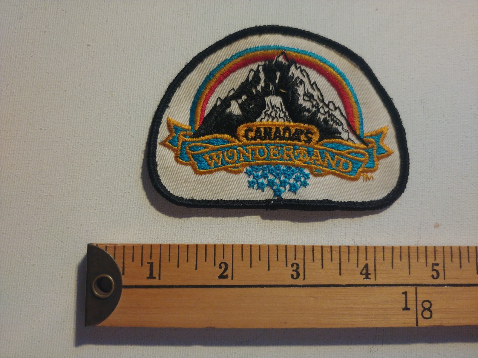 * RARE canada wonderland amusement park PATCH BADGE CREST ECUSSON *