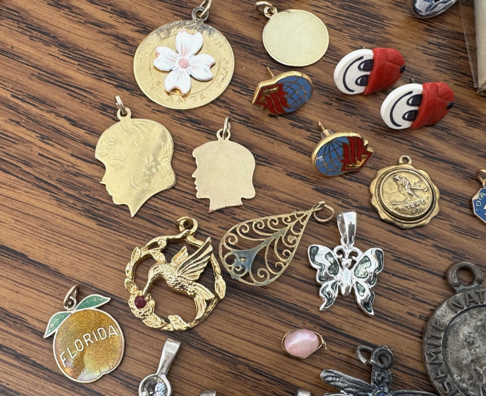 INVENTORY REDUCTION LOT – Collectibles Some 925 Knife Charms Bundesrat Key Chain