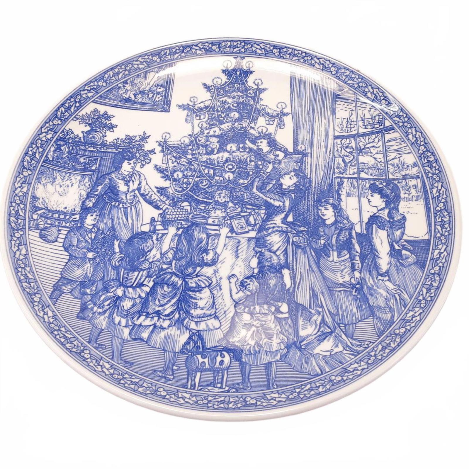 4 Spode Blue Room Collection Christmas “Decorating the Tree” Plate 8 1/4”