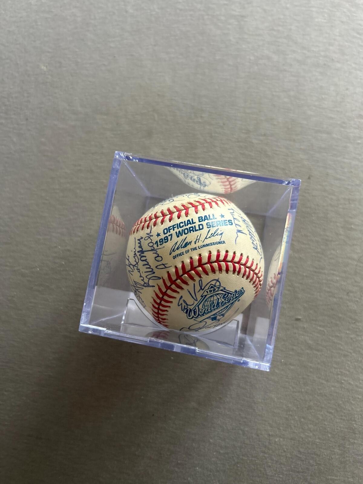 1997 Florida Marlins World Series Champions Team Signed Autograph Baseball (32)