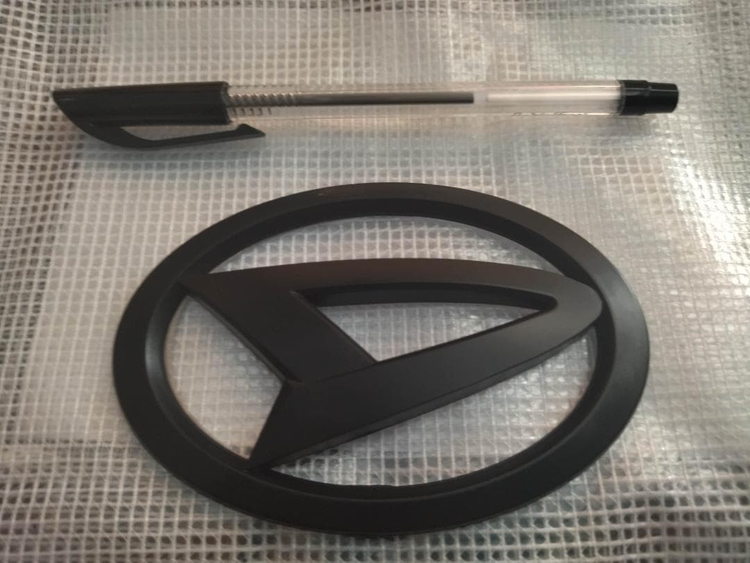 [11cm] DAIHATSU logo 3D emblem matte black