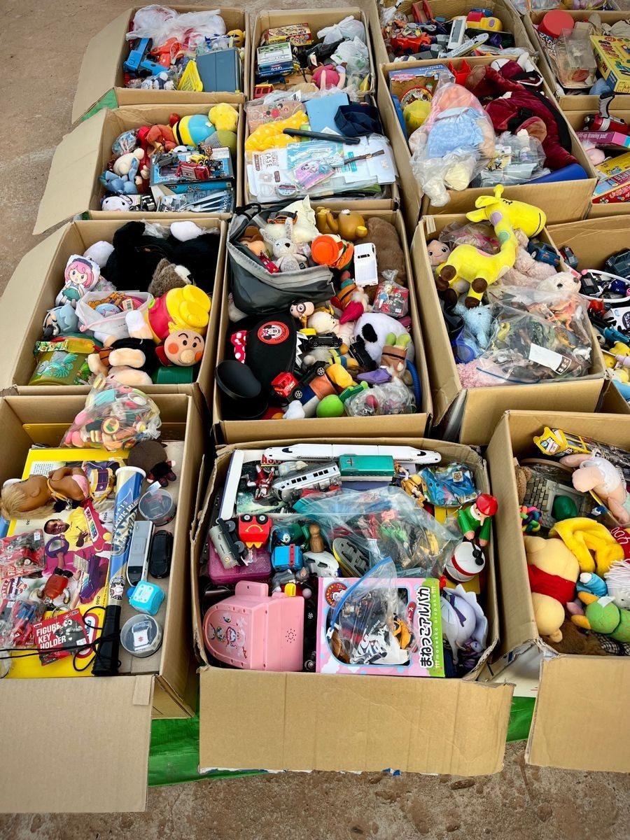 Collectibles Lot – Guaranteed Value – Fun & Random Treasures