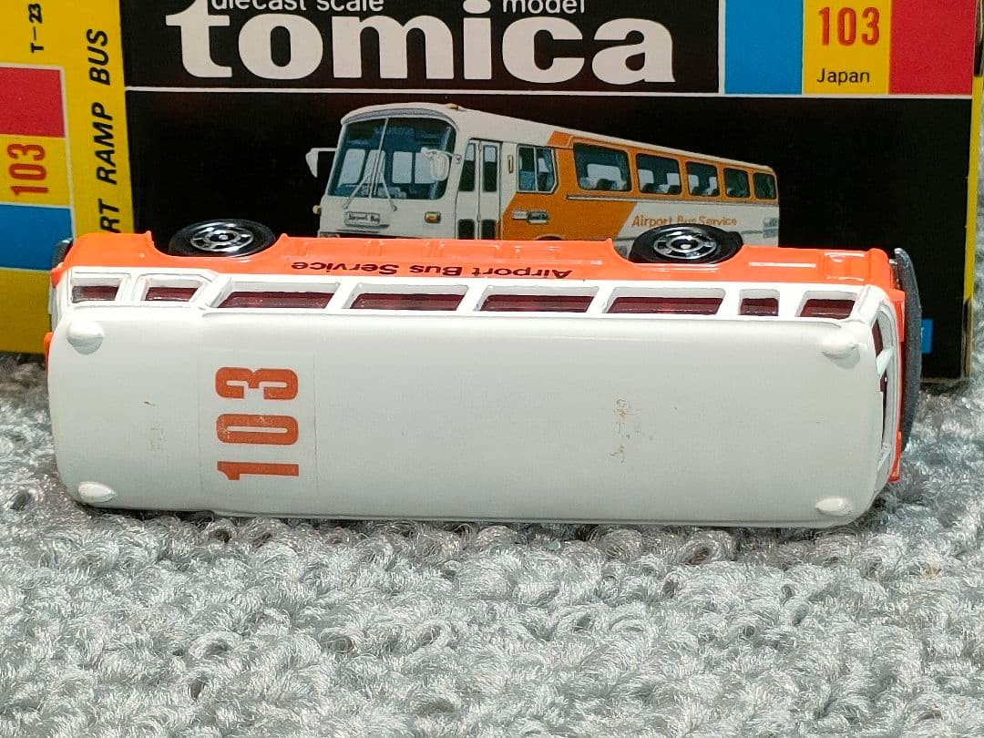 Black box Tomica 103 Airport shuttle bus Good condition Made in Japan Dead