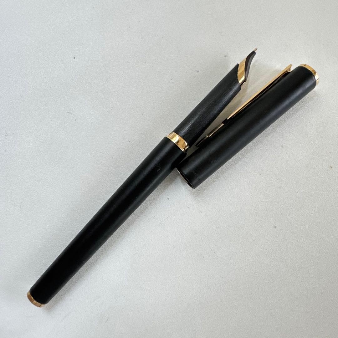 Vintage PARKER Arrow Fountain Pen Black Gold