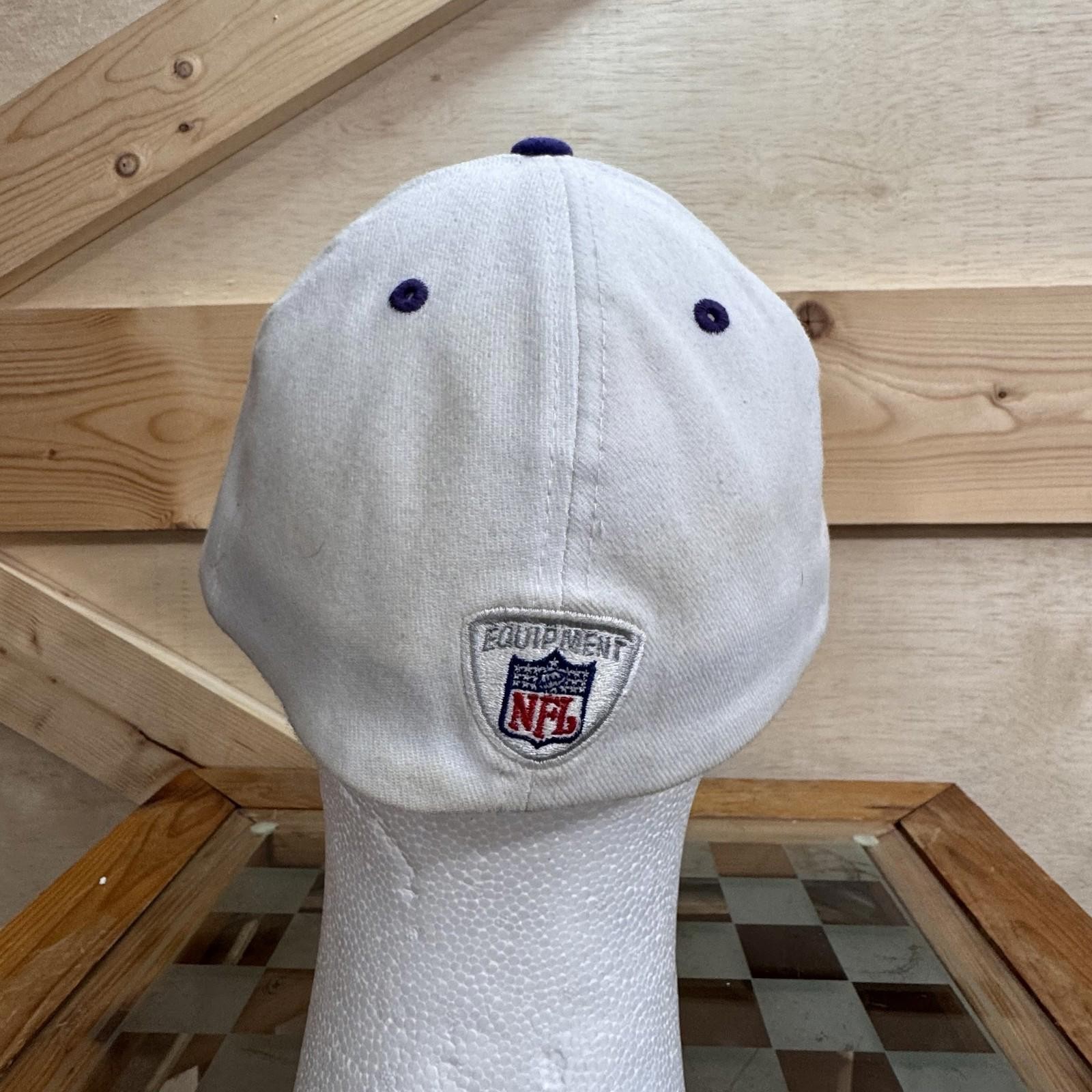 Minnesota Vikings Hat Cap Fitted Mens Large White Purple NFL Football Reebok