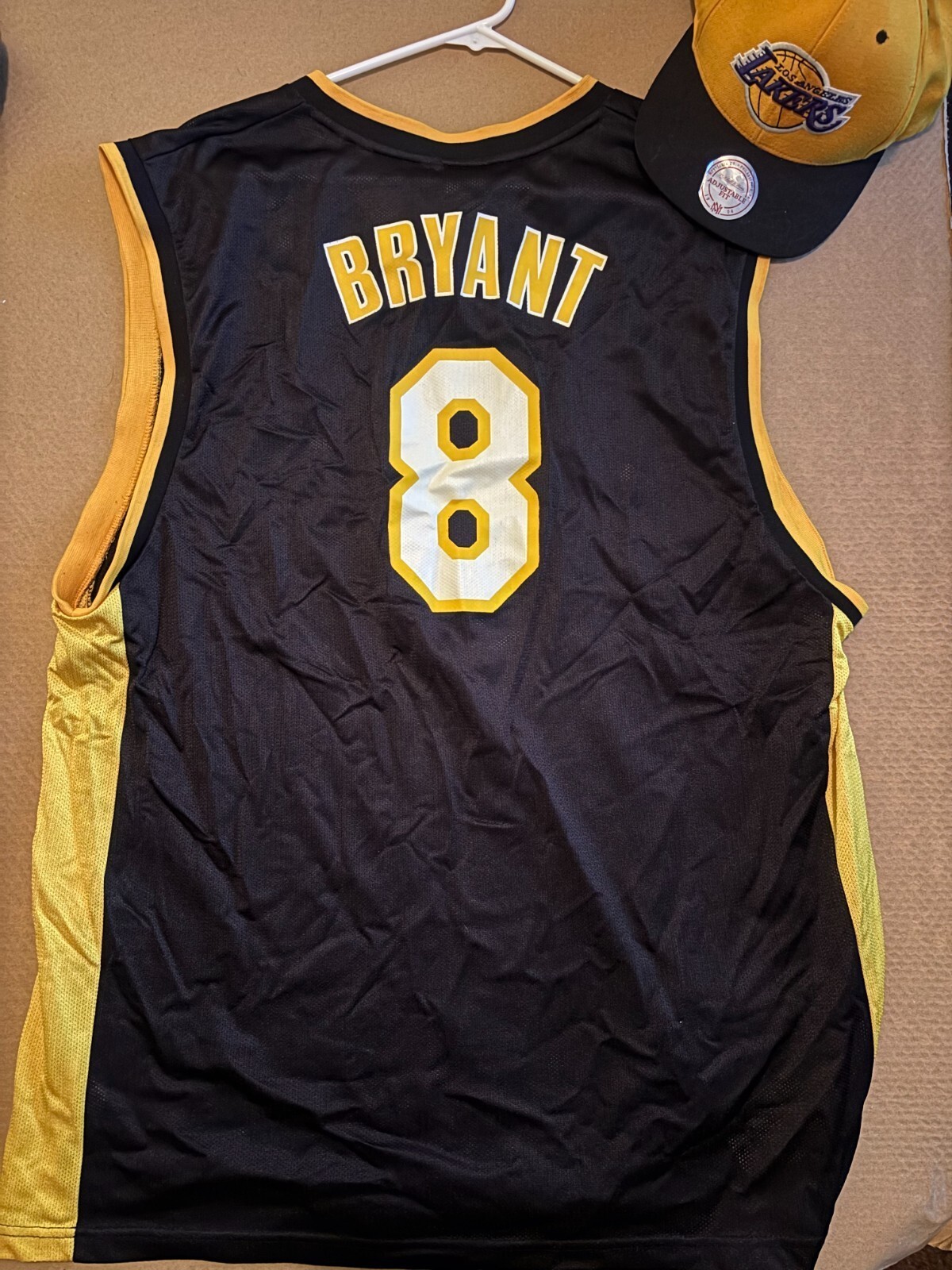 Vintage Reebok NBA Los Angeles Lakers Kobe Bryant 8 Black Jersey Xl & Lakers hat