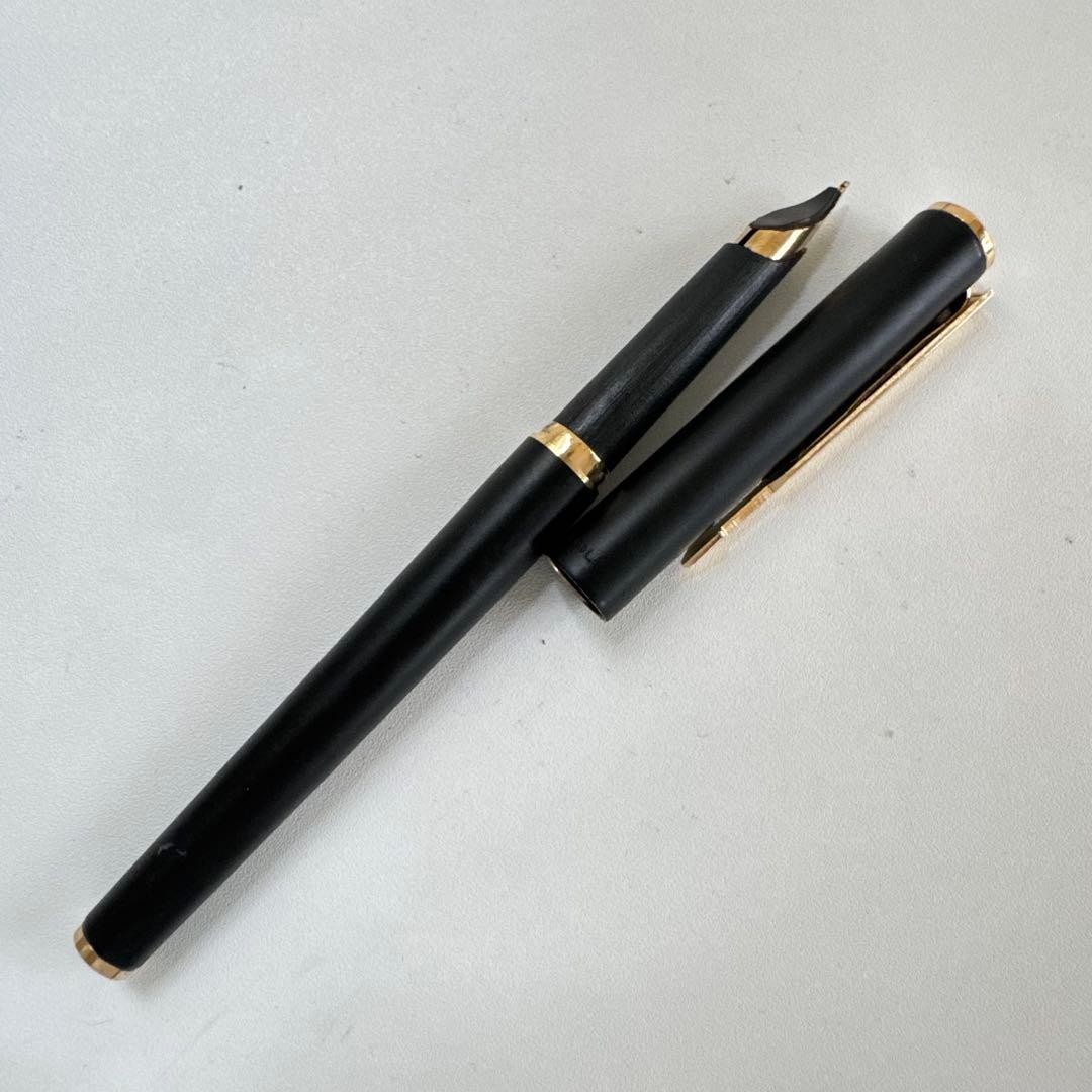 Vintage PARKER Arrow Fountain Pen Black Gold