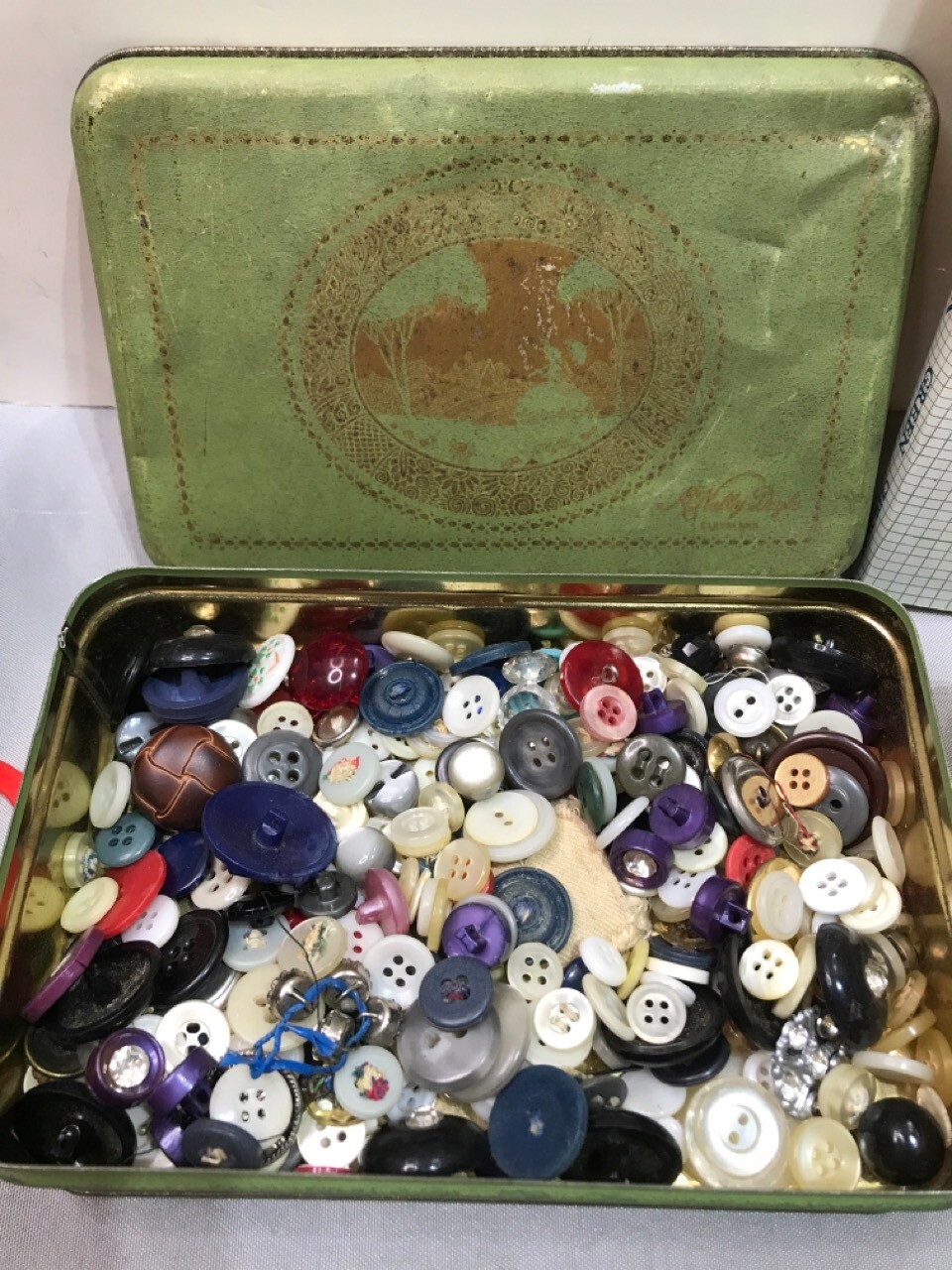 10 pounds “Estate Clearance” -collectible, usable, old & new items-#NY31EE