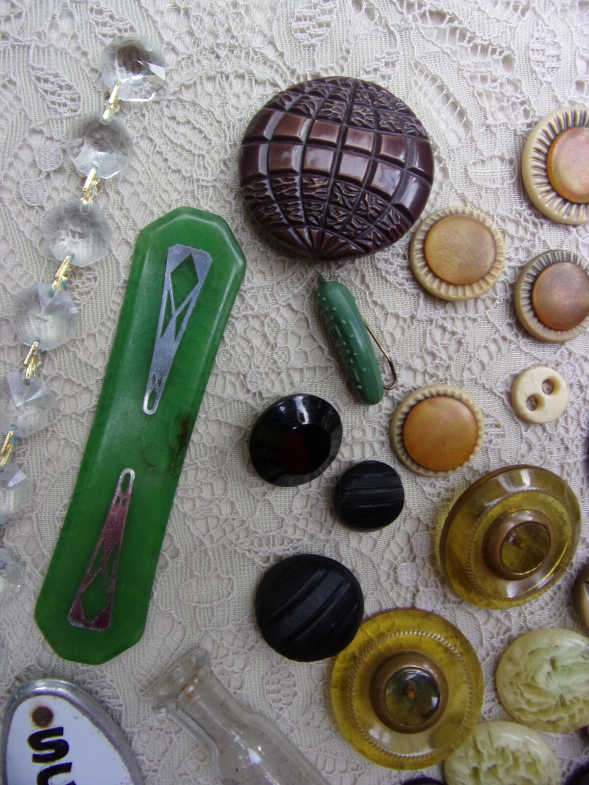 beautiful antique LOT of smalls~sewing buttons~Bakelite~m.o.p.~knobs~arts~resale