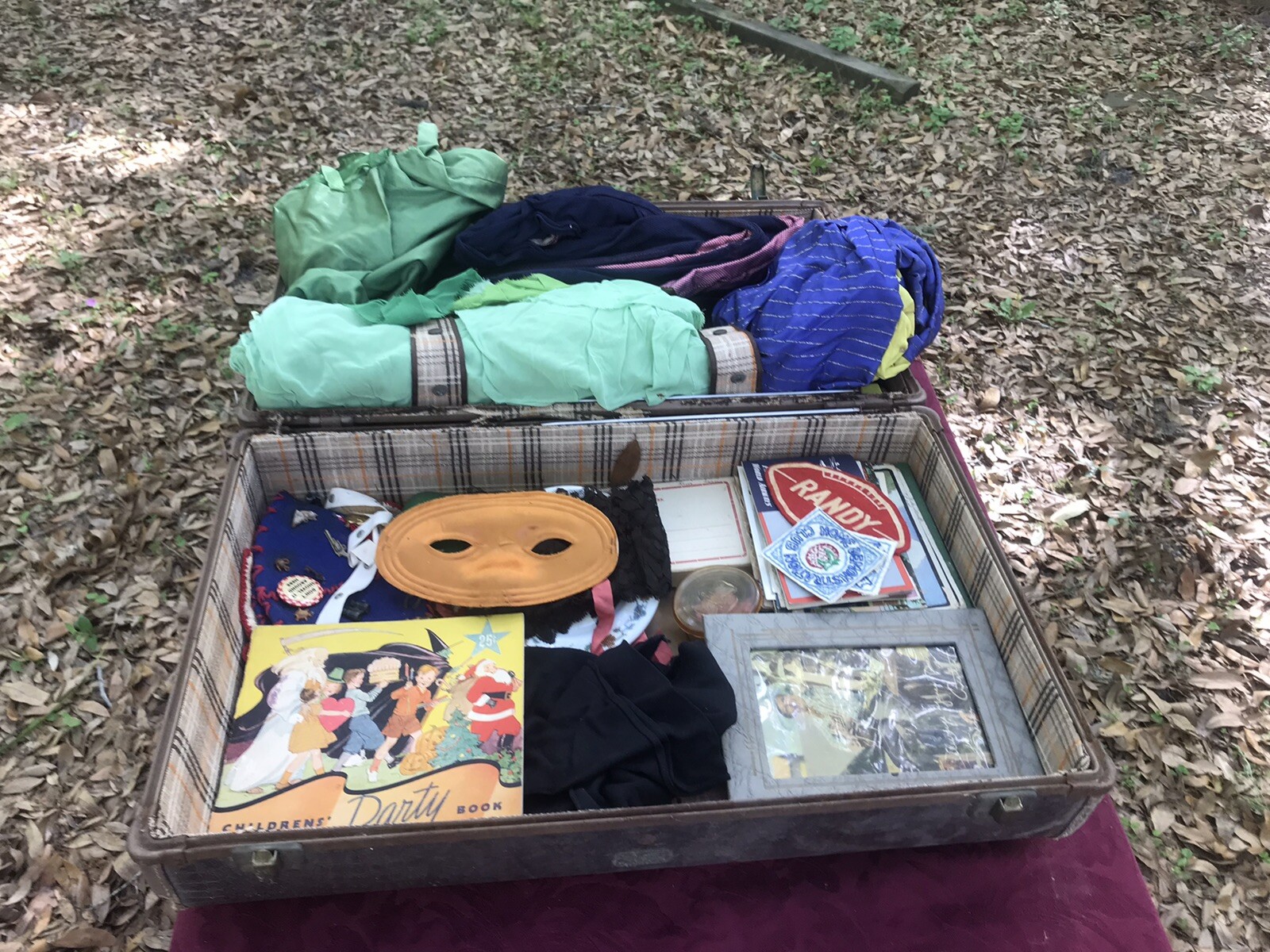 Timecapsel Vintage Suitcase 1940s, Contains Young Womens Personal Items