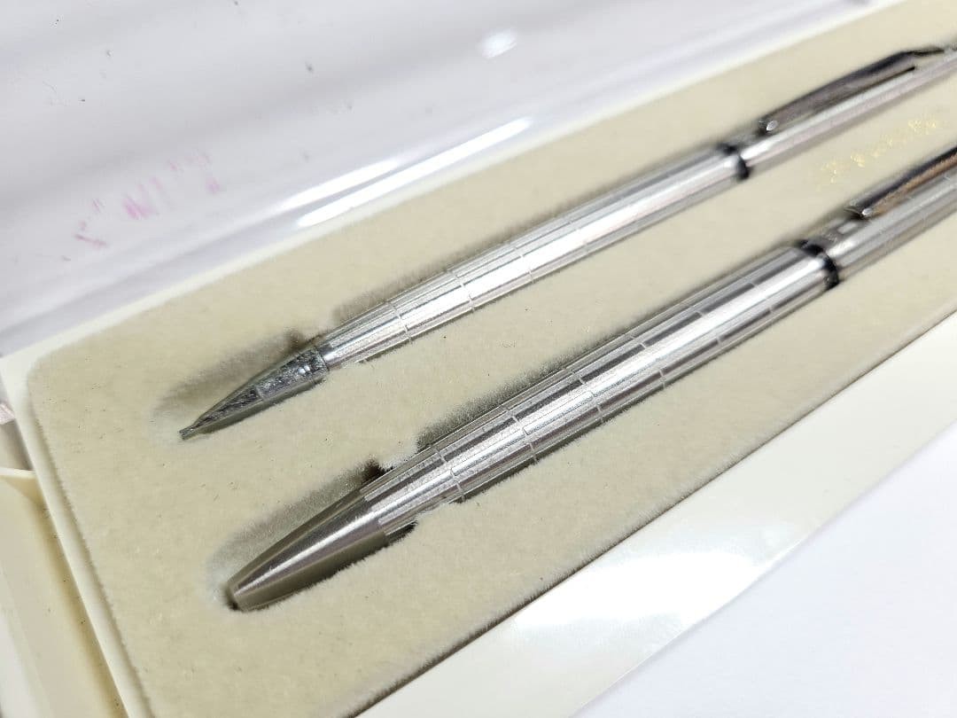 Mitsubishi Pencil Uni Jaguar engraved mechanical pencil ballpoint pen white