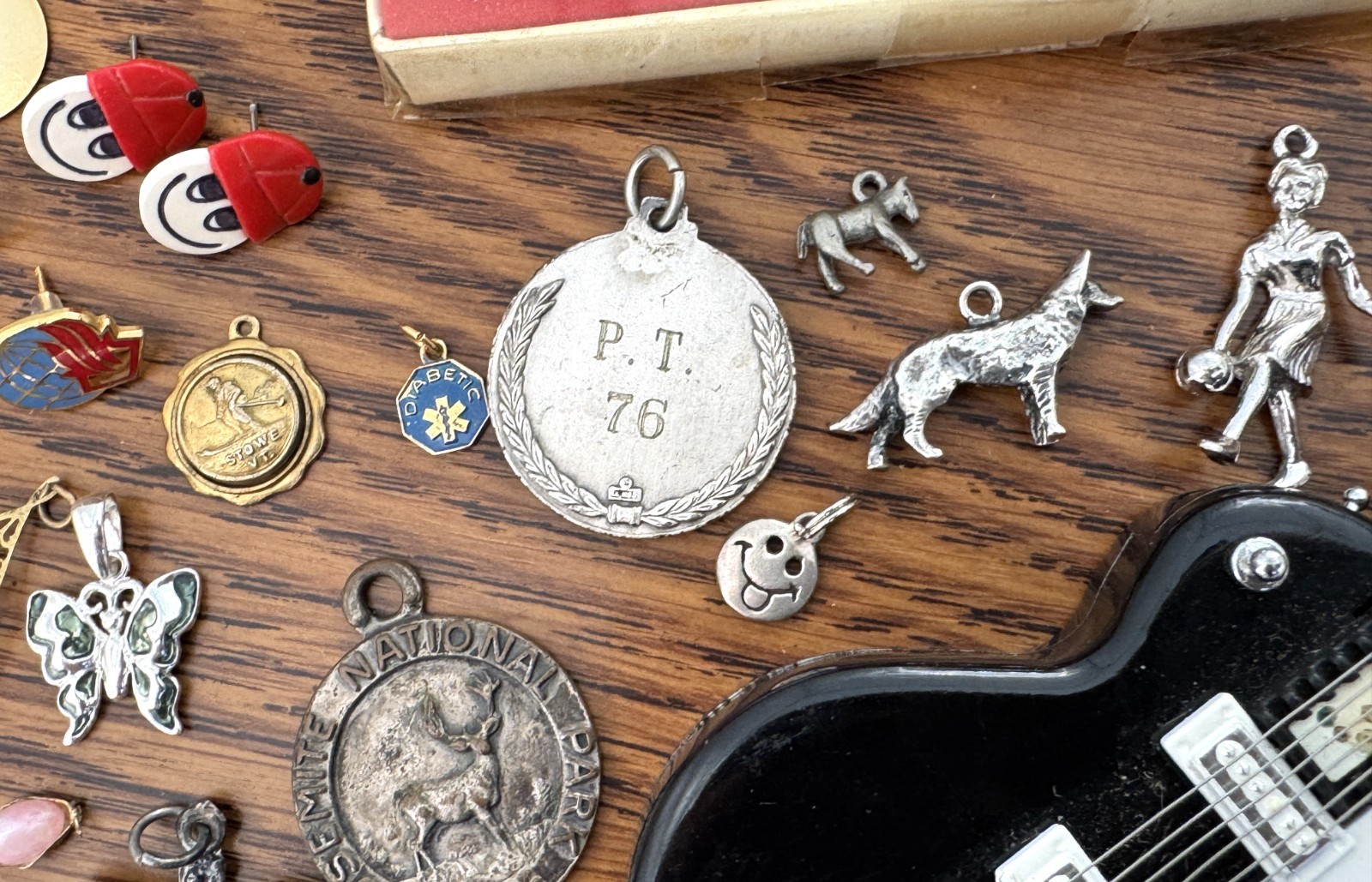 INVENTORY REDUCTION LOT – Collectibles Some 925 Knife Charms Bundesrat Key Chain