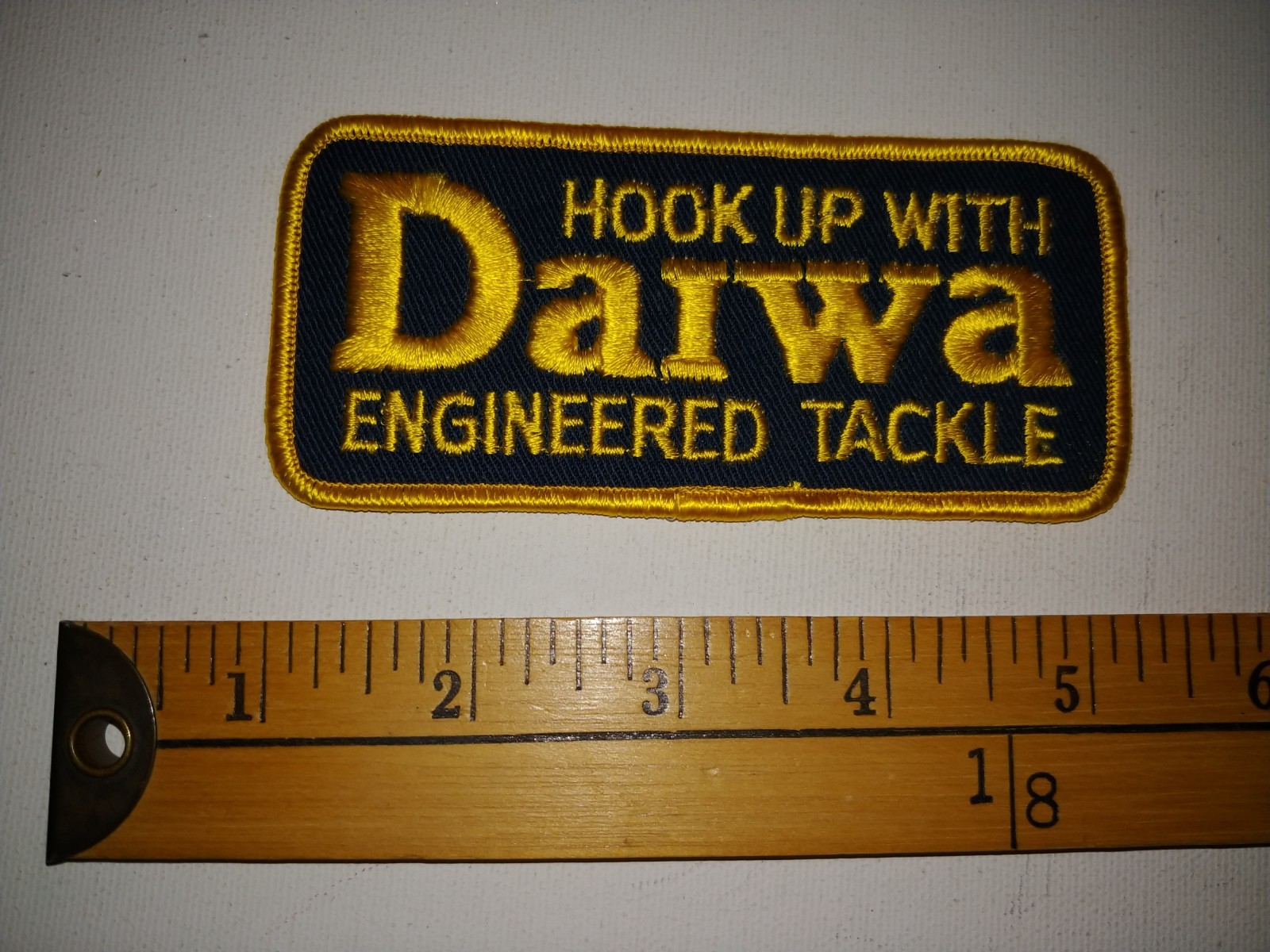 * DAIWA HOOK LURES TACKLE FISHING APPAREL SPORTSMAN PATCH CREST BADGE ECUSSON *