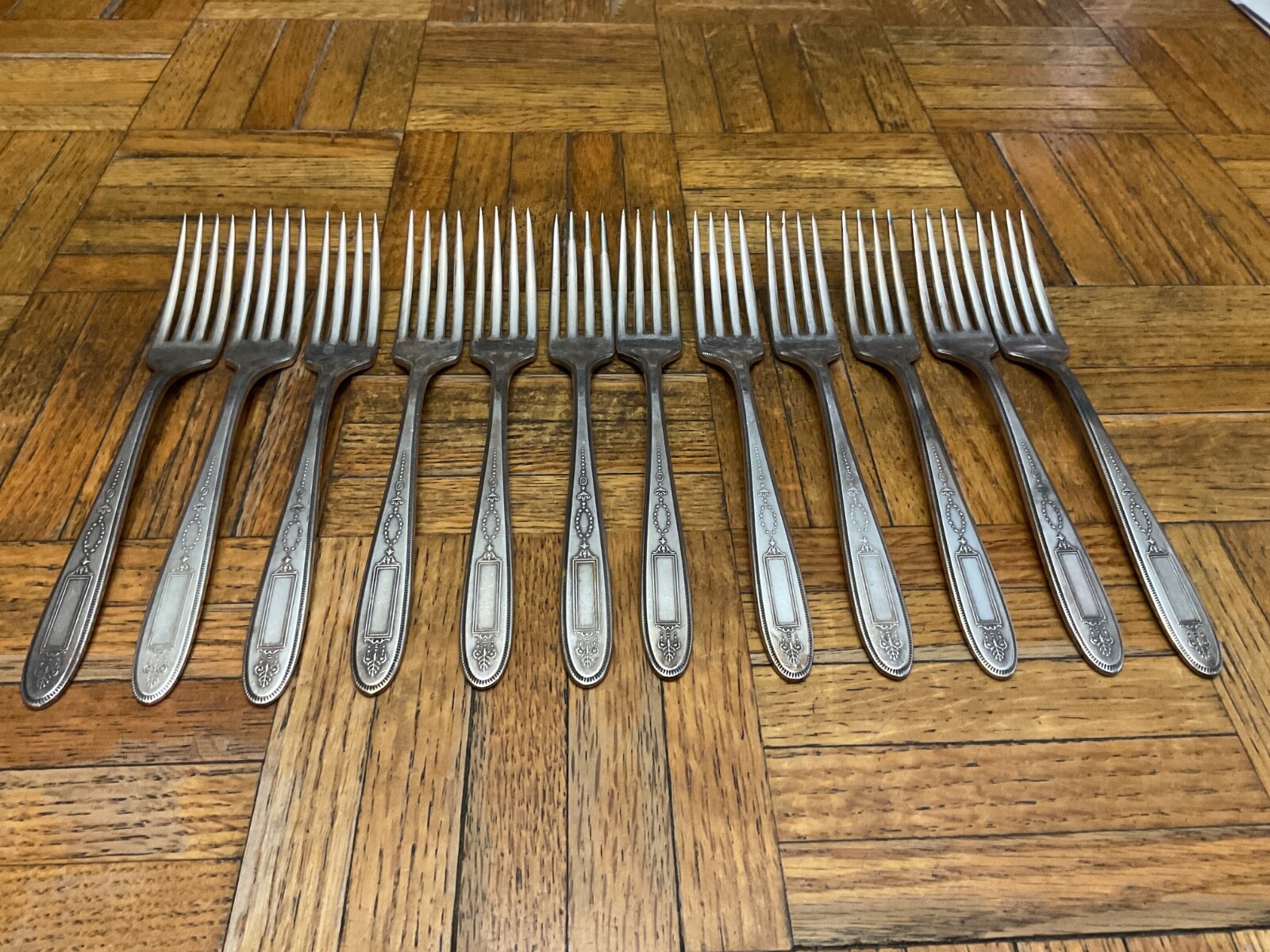 32 PC vintage flatware TUDOR PLATE Oneida Community Made