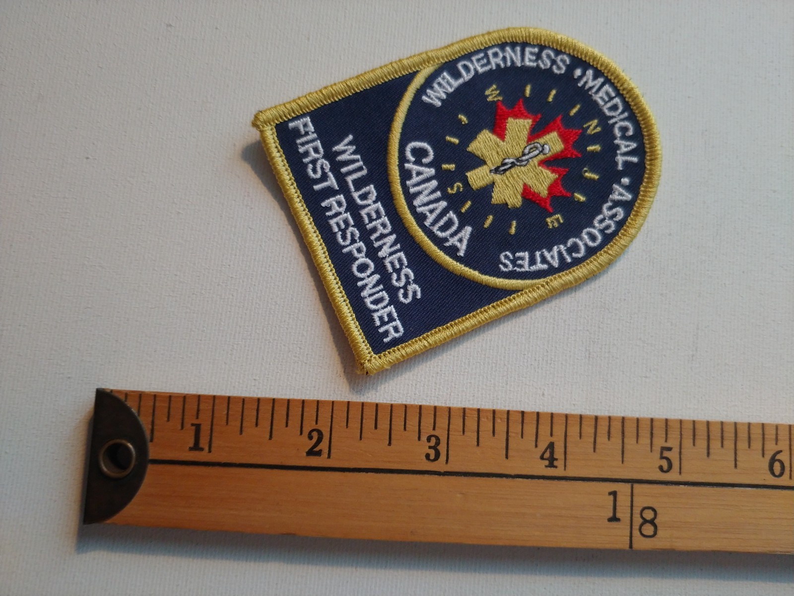90S WILDERNESS MEDICAL FIRST RESPONDER CANADA WILDLIFE BADGE PATCH CREST ECUSSON