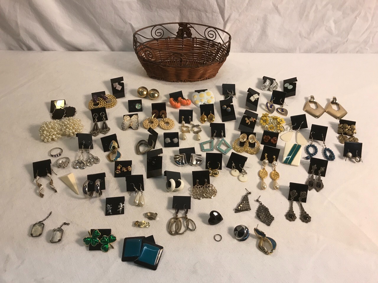 Liquidation Box: 15 pounds-old & new varied items, private estate finds NY-#FR6
