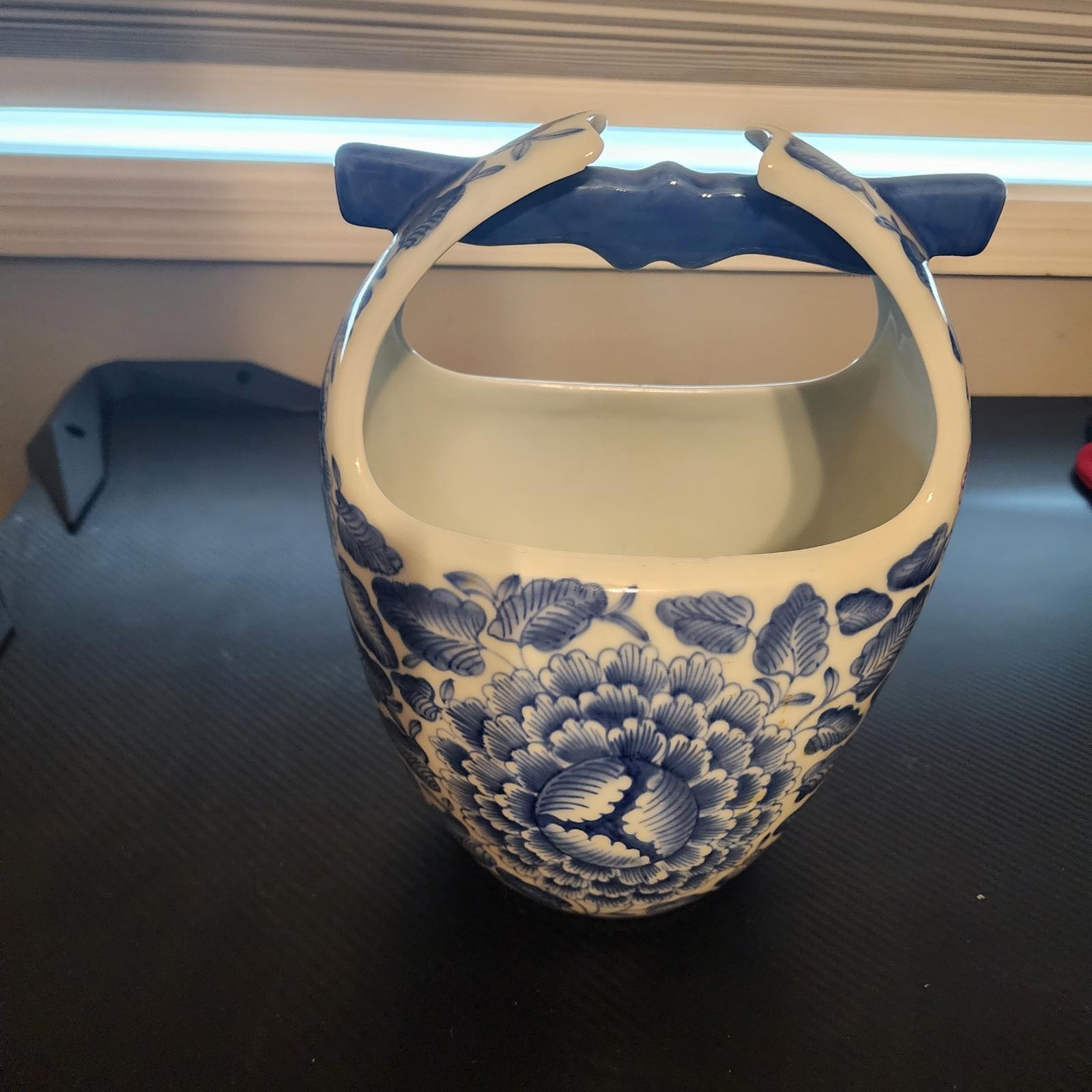 Vintage Blue & White Chinoiserie Well Bucket Vase w/ Handle Floral Porcelain 11”