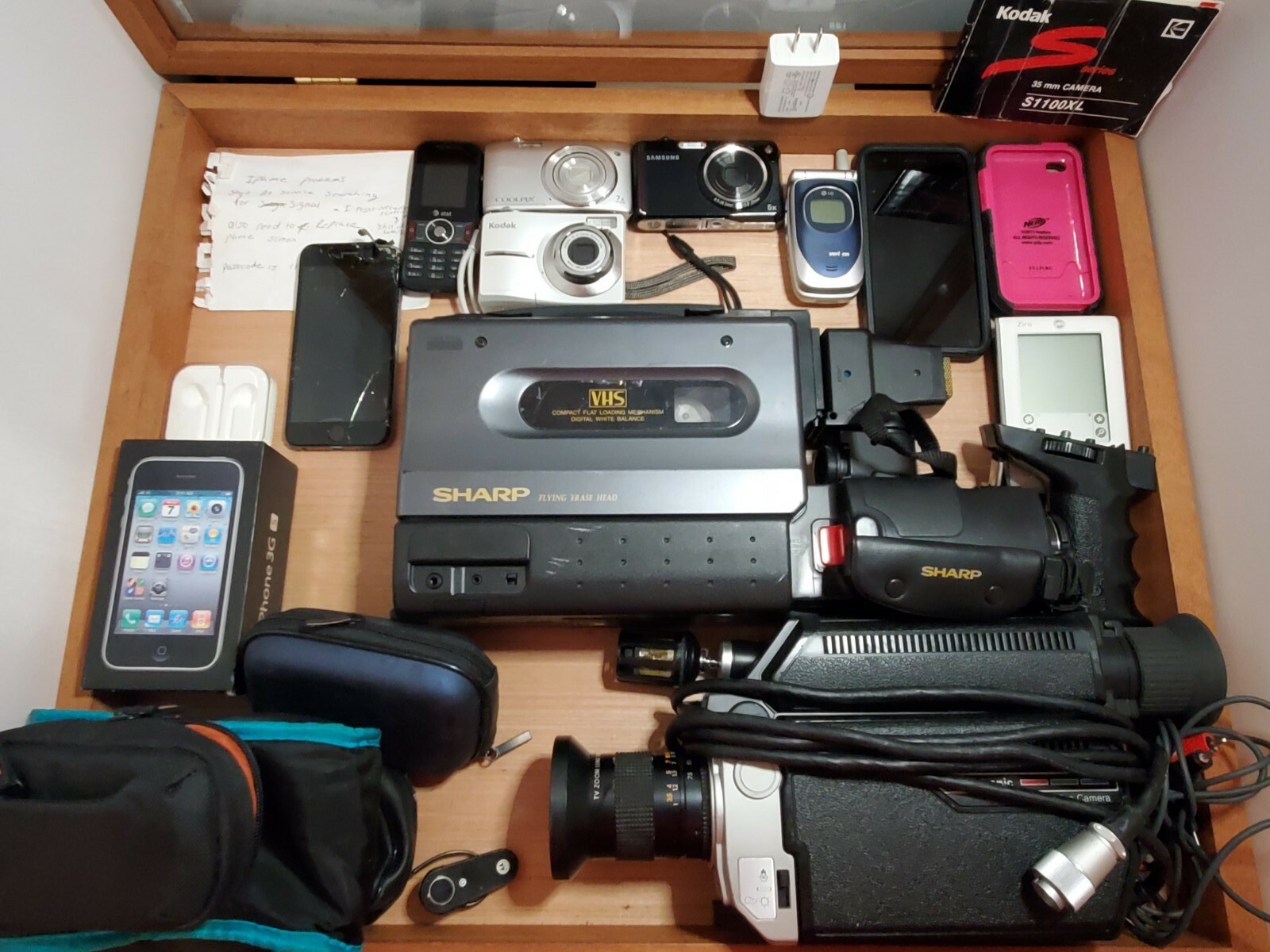 Electronics LoT! (11) Video VHS Recorder! LG! IPhone: A1586 + KODAK,NIKON CAMERA