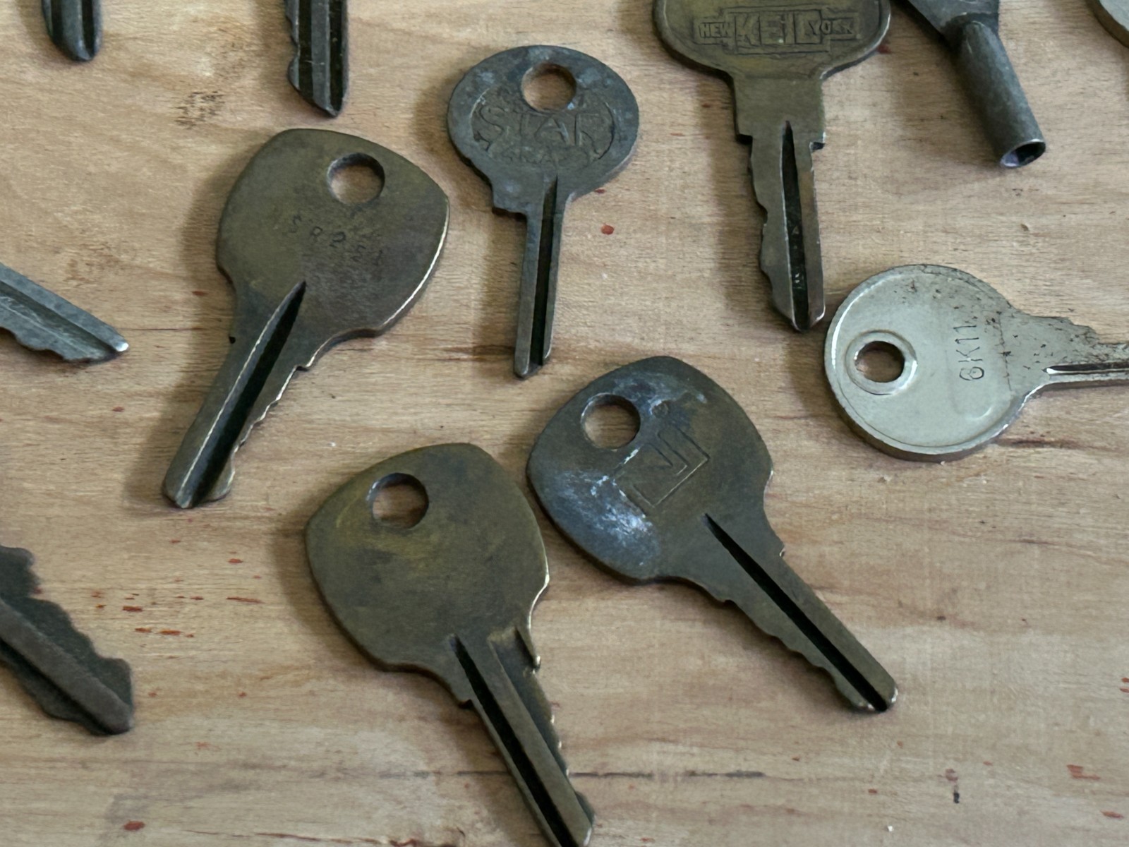 Key Vintage Junk Drawer Lot Of 35+ Keys Unusual Nice Assortment Gramps Estate