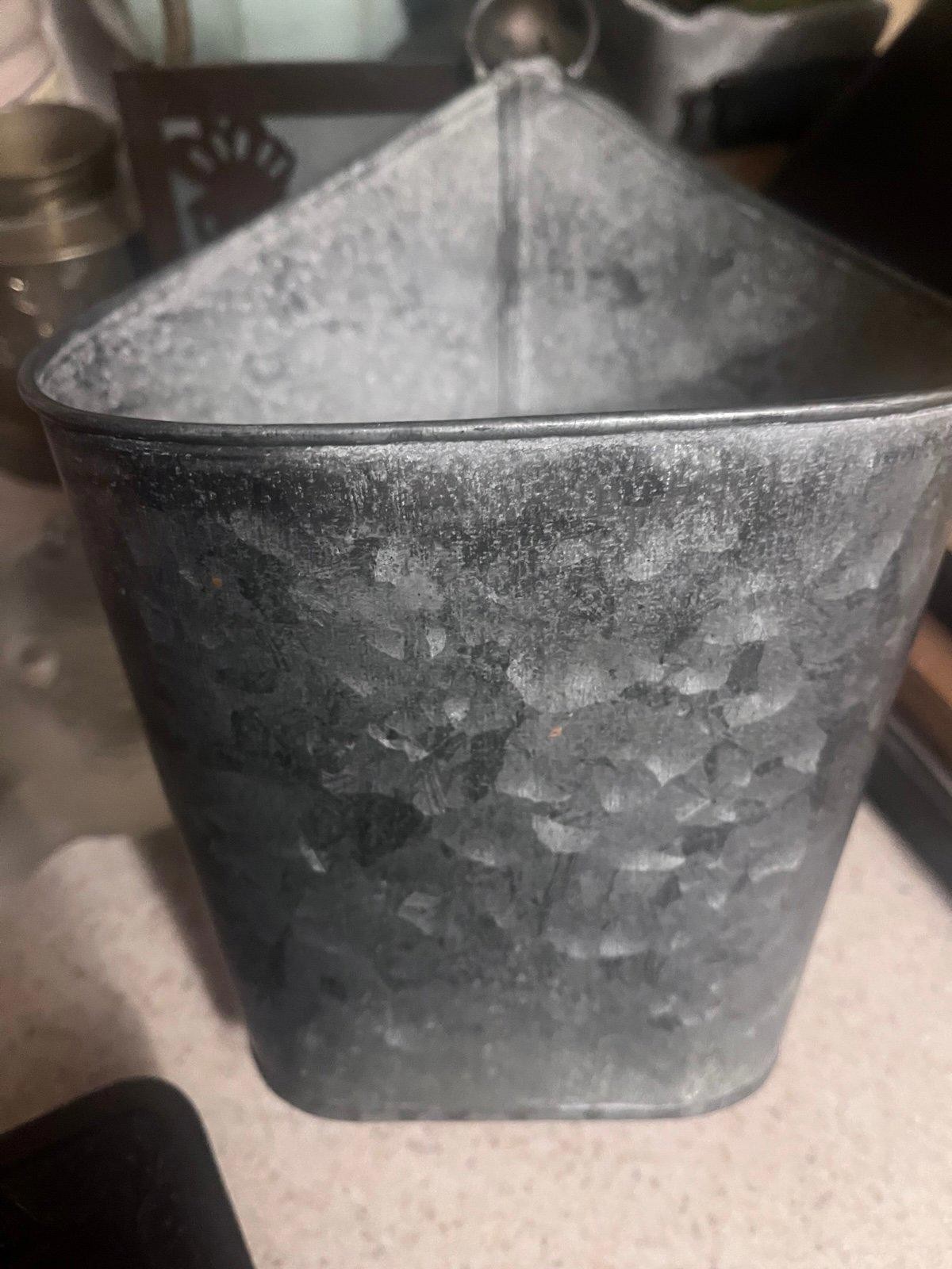 Tin wall hanging planter