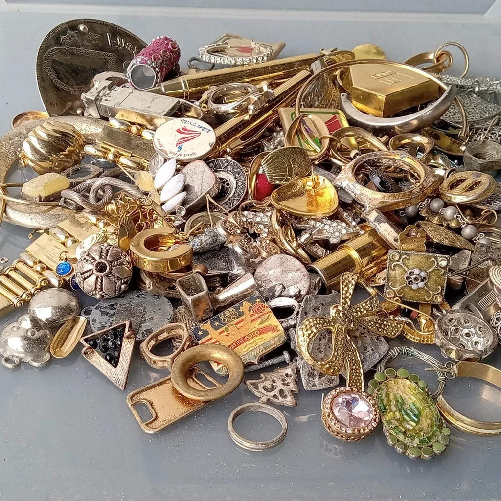 5 pound box lot – Estate Services Warehouse Sale-new/used items-see description8
