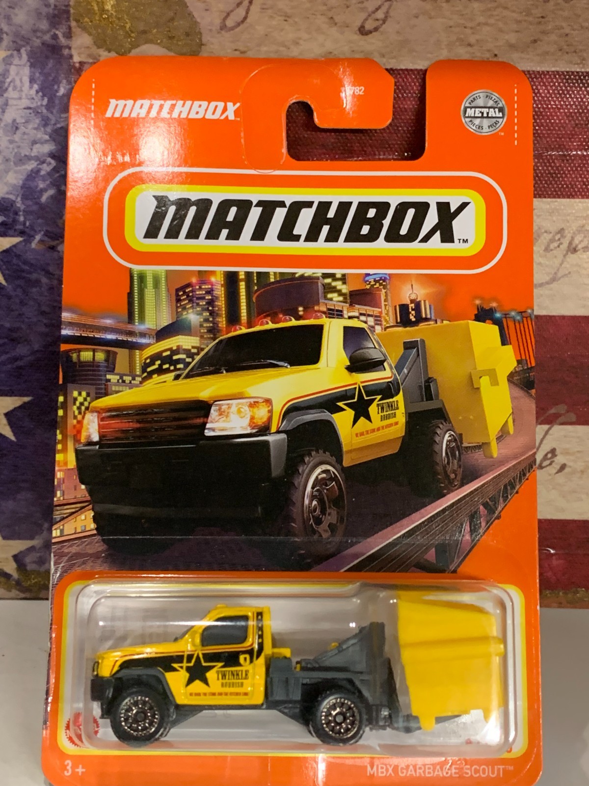 MATCHBOX MBX GARBAGE SCOUT WITH DUMPSTER. YELLOW/BLACK ON CARD